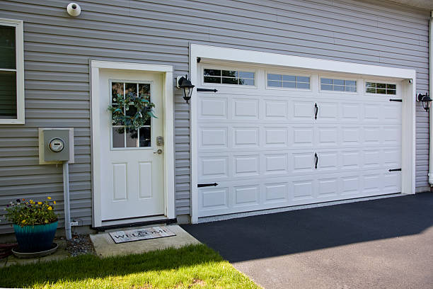 24/7 Emergency Garage Door Panel Replacement experts in Poseyville, IN